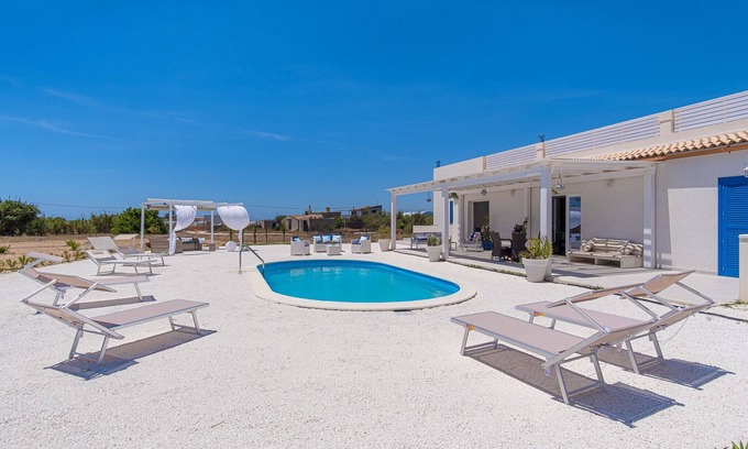 Pachino Villa | Relaxing Villa Dei Due Mari with Pool and Family Amenities