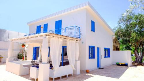 Capo d'Orlando Villa | Experience Oceanfront Comfort at Villa dei Due Ulivi