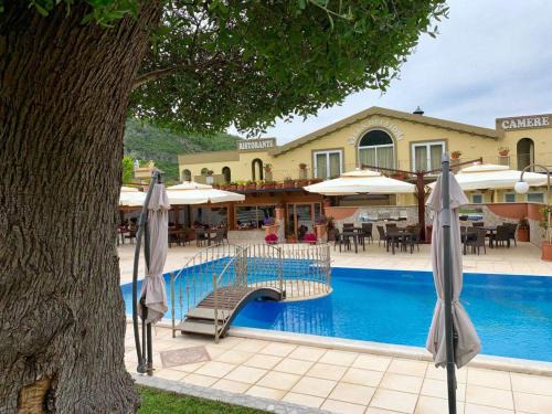 Montoro House | Discover Villa Dei Fiori: Pet-Friendly Retreat with Hot Tub
