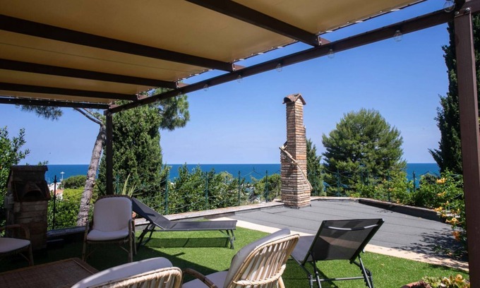 Numana Villa | Villa del Mare - Beautiful Getaway 100m from the Beach