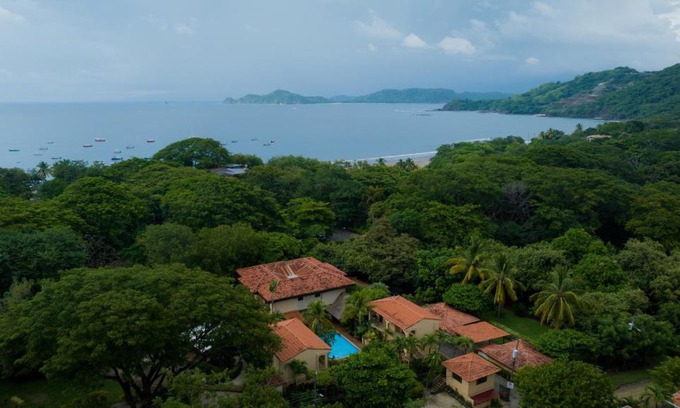 Playa Hermosa Hotel | Discover Villa del Sueño: Ocean Views & Inviting Pool