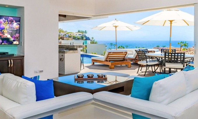 Pedregal House | Exquisite Villa Del Toro Rojo with Ocean View & Pool