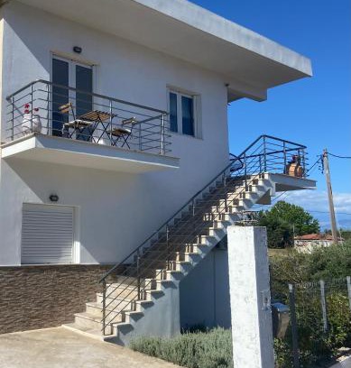 Aipeia Apartment | Villa Delfini: 4-Star Escape with Pet-Friendly Amenities