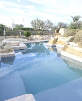 Trepuzzi Bed & Breakfast | Villa Delle Palme: Pet-Friendly Getaway with Pool & High Ratings