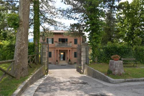 Amandola House | Top-Rated Villa delle Rose - Hotel Paradiso Awaits You