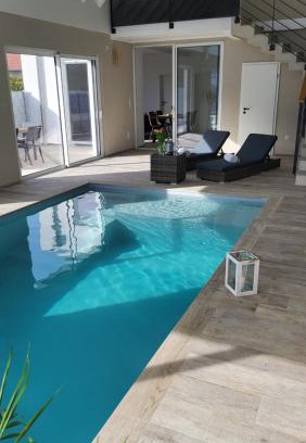 Munchhausen Villa | Relax at Villa Delta Spa with Oceanfront Views & Pool