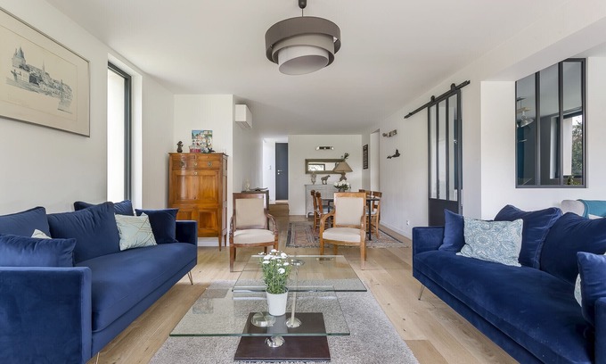 Tassin-la-Demi-Lune Villa | Villa des Croisettes - Guest Rated 10/10 with Pool & Spa