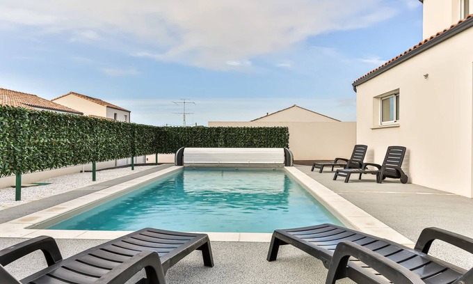 Talmont-Saint-Hilaire House | Elegant Villa des Sternes with Ocean Views and Private Pool
