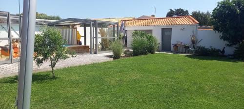 Les Sables d'Olonne Apartment | Elegant Villa des Huniers with Ocean View & Pool Access