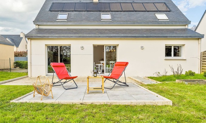Saint-Briac-sur-Mer House | Unwind at Villa des Neuf Plages with Oceanfront Bliss