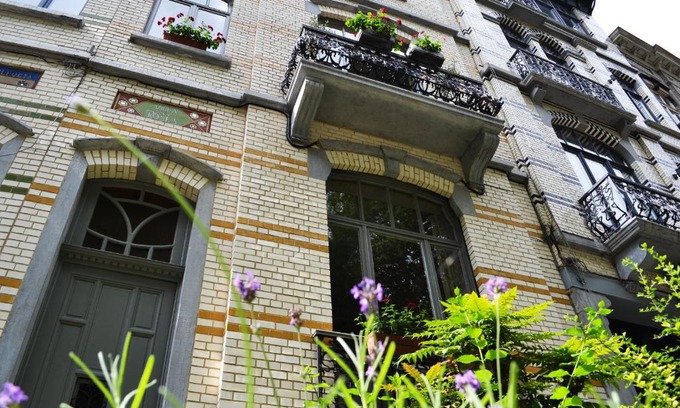 Collignon Bed & Breakfast | Highly Rated Villa des Roses Voltaire with Family-Friendly Amenities