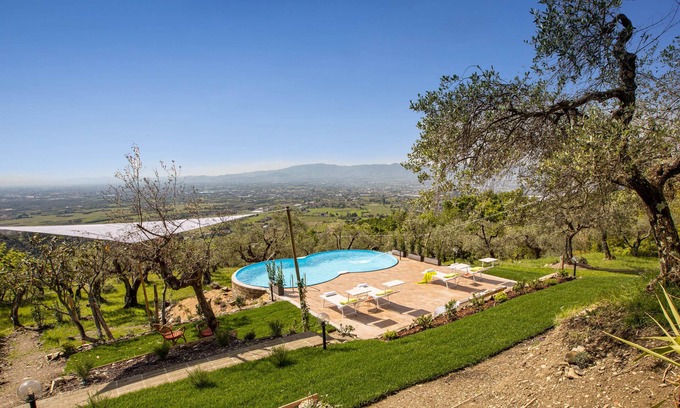 Pistoia Villa | Villa Desiderio 9 with Private Pool & Spa Retreat
