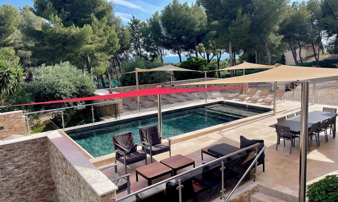 Sausset-les-Pins House | Villa Design: Heated Pool, Ocean View & Pet Friendly Stay
