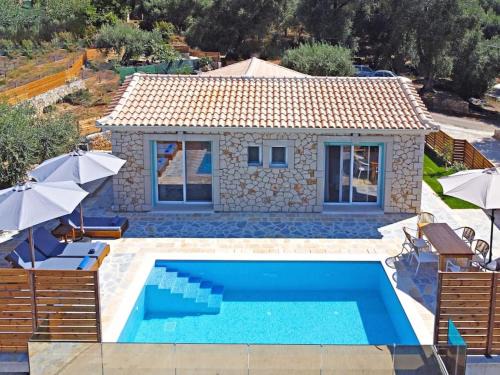 Liapades Apartment | Relax by the Ocean at Villa di Pietra III with Pool Access