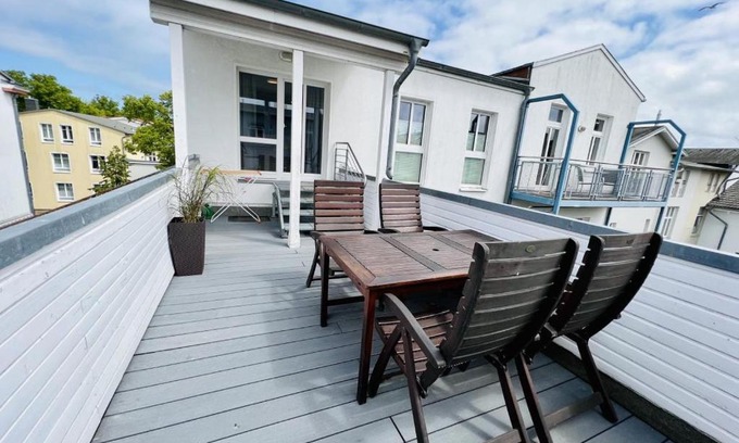 Warnemuende Apartment | Villa Diana: Family-Friendly Getaway Near the Beach