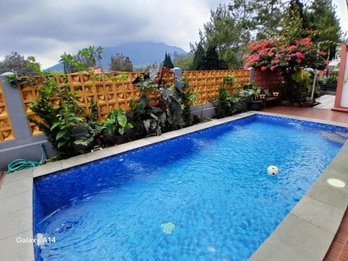 Parongpong Villa | Relax at Vila Dinar Mountain View in Lembang