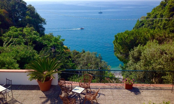 Erchie House | Casa De Angelis: Beachfront Retreat with Private Parking