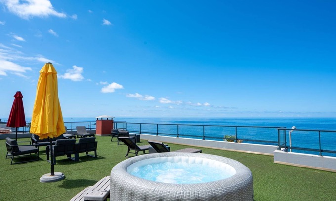 Paul do Mar House | Relax at Villa do Paul by LovelyStay with Spa & Breakfast