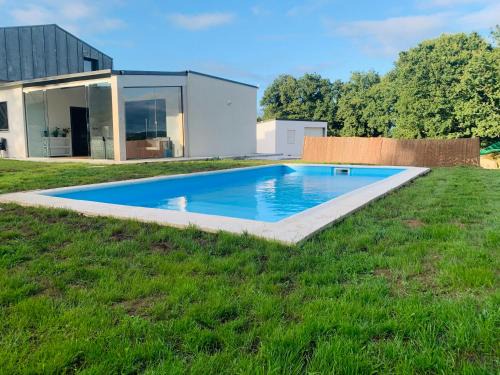 Dumbria Villa | Escape to Villa Do Retiro: Oceanfront Family Getaway