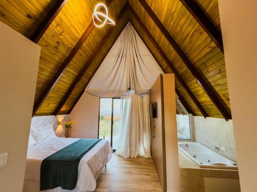 Nova Cruz Cabin | Villa do Sol Chalés: Pet-Friendly Retreat with Hot Tub