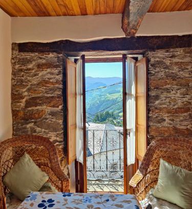 Prelo House | Family-Friendly Villa Doiras with Pet Accommodations