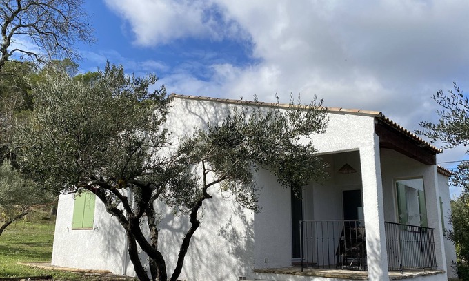 Lorgues Villa | Idyllic Villa Domaine Estello: Family and Pet-Friendly Retreat