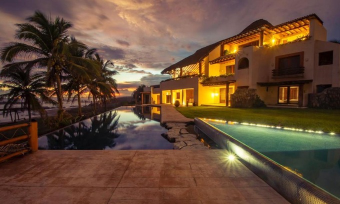 Petacalco House | Beautiful Casa Don Luis: Oceanfront Retreat with Pool