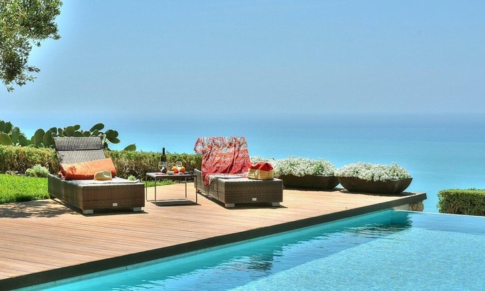 Licata Apartment | Villa Donzella Piccola, fully refundable with voucher*: An elegant and welcoming apartment that is part of a villa which faces the sun and the sea, with Free WI-FI.