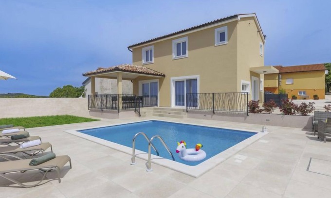 Jadreski House | Guest Rated Villa Dora: Oceanfront with Private Pool & Spa