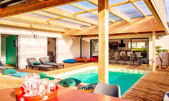 Saint-Alban House | Inviting Villa Dré with Private Pool for 15 Guests