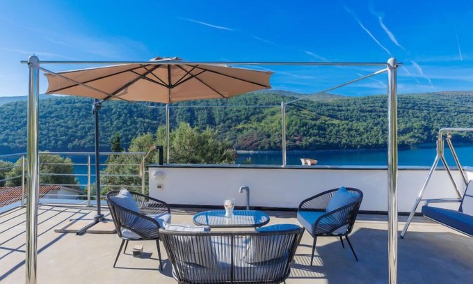 Duga Luka House | Villa Dragica: Oceanfront Bliss with 10/10 Guest Rating