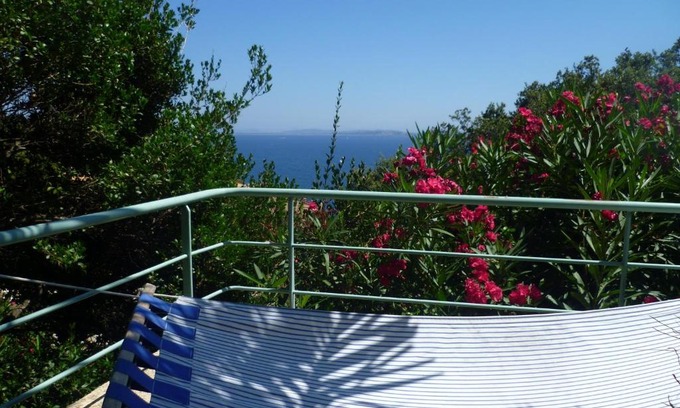 Carqueiranne Villa | Villa du Bau Rouge: Oceanfront Bliss with Pool & Pet Friendly