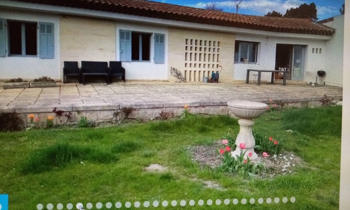 Aix-en-Provence Villa | Villa du Lac: Pet-Friendly Retreat with Pool & Lake Views