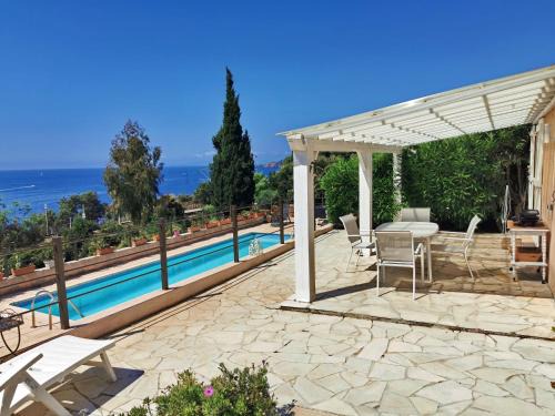Antheor Apartment | Discover Villa du Paradis: Oceanfront Pet-Friendly Retreat