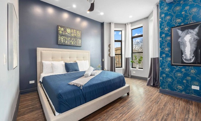 Bronzeville Bed & Breakfast | Villa Dubois Guest House: Family-Friendly Comfort Awaits