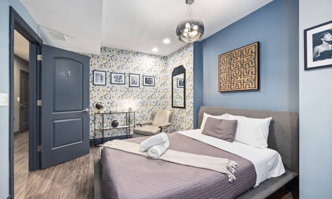 Bronzeville Bed & Breakfast | Villa Dubois Guest House: Family-Friendly Comfort Awaits