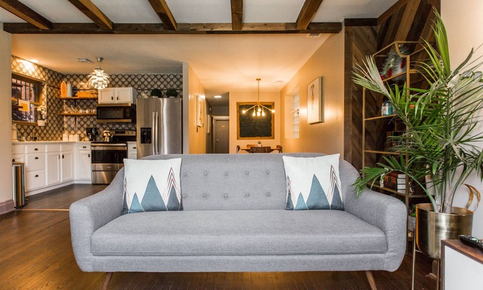 Bronzeville House | Cozy Villa Dubois Guest House with Family-Friendly Amenities