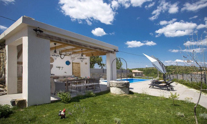 Momjan Villa | Villa Duda: Private Pool & Pet-Friendly Family Retreat