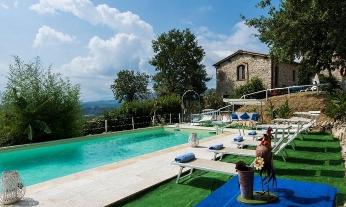 Rignano sull'Arno Villa | Villa Due Case: Cozy Cottages with Private Pool & Garden