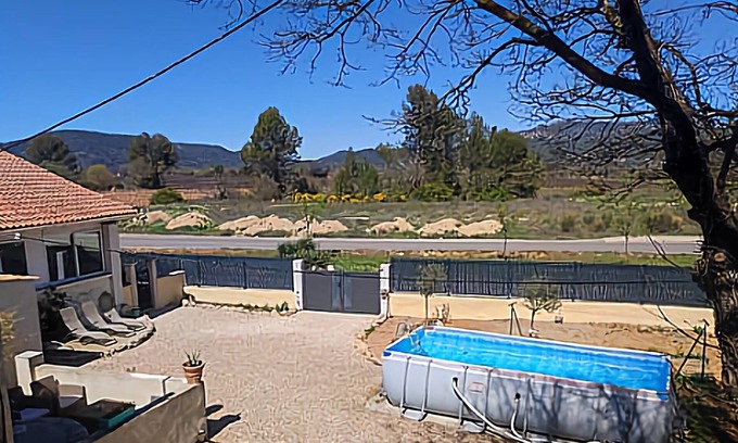 Neoules House | Villa Duplex Avec Piscine Partagée