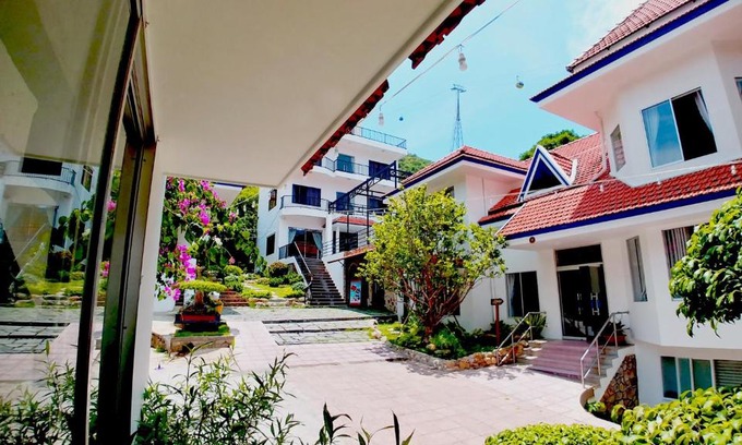 Vung Tau Villa | Villa Durian: Oceanfront Getaway with Pet-Friendly Amenities