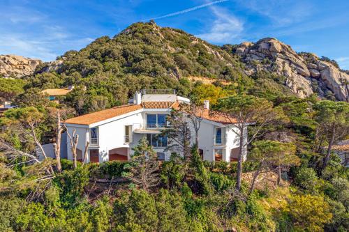 Baja Sardinia Villa | Relax at Villa Eagle's Nest with Oceanfront Amenities