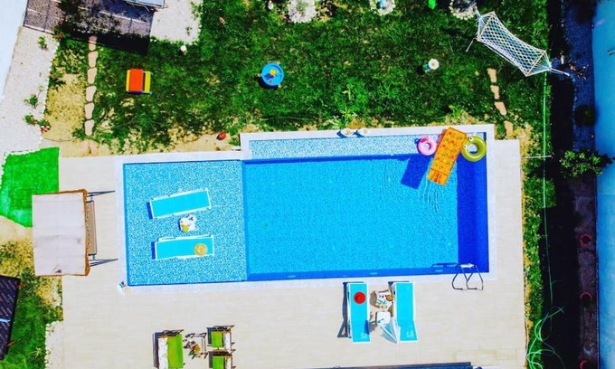 Uzumlu Apartment | Peaceful Villa Ece Didem with Pool and Jacuzzi Retreat
