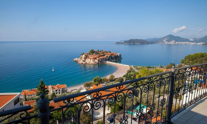 Budva Municipality Hotel | Family-Friendly Villa Edelweiss Rose with Kitchen Amenities