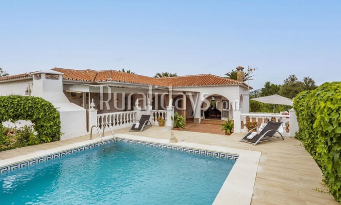 Alhaurin de la Torre Villa | Discover Villa Eden Alhaurín: Oceanfront Retreat with Pool