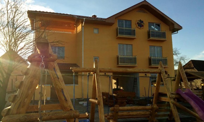 Serednye House | Villa Eden DeLux: Family Haven with Pool & Pet-Friendly Perks