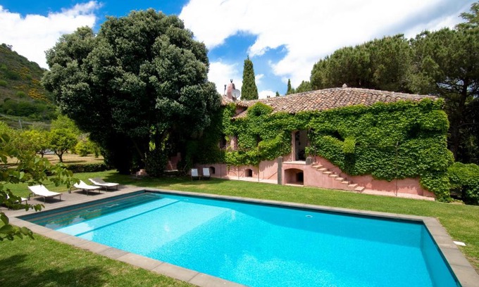 Viagrande Villa | Villa Edera: 4-Star Oceanfront Retreat with Pet-Friendly Perks
