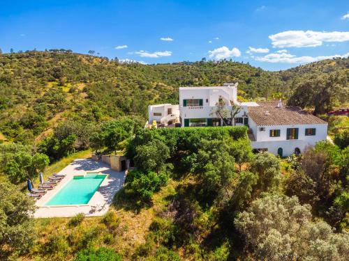 Corte Vidreiro Villa | Relax at Villa Eiras Altas Grande with Pool & Child-Friendly Fun