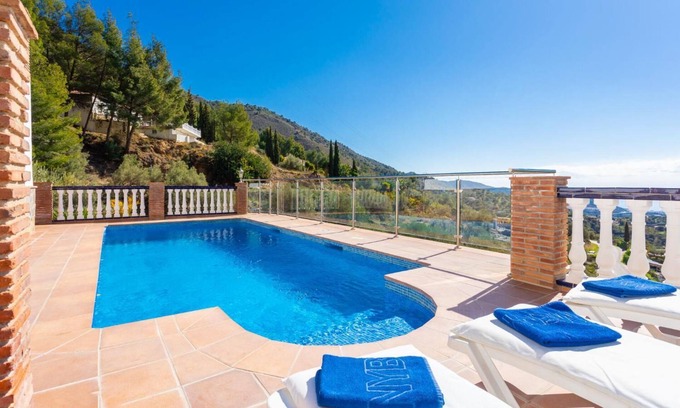 Frigiliana Villa | Villa El Pedregal: Oceanfront Three-Bedroom Retreat for 6