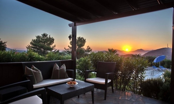 Zia Villa | Villa Elia: Inviting Retreat with Pool & Ocean Views